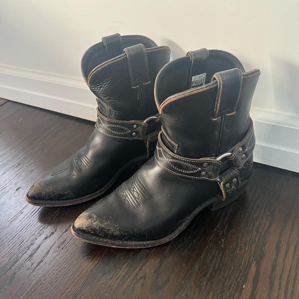 Frye cowboy/cowgirl ankle boots - Size 8 - Black
